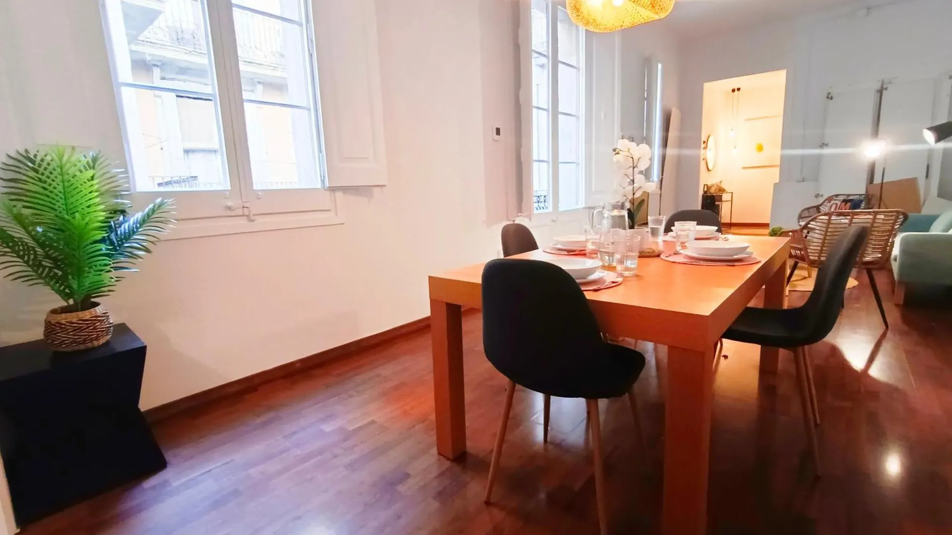 Heart Of Ghotic Private Rooms Barcelona