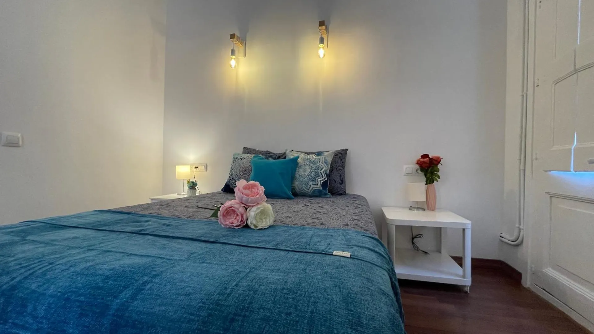 Heart Of Ghotic Private Rooms Barcelona
